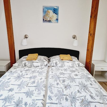 Balaton Apartman Fuered บาลาตอนฟือเรด ภายนอก รูปภาพ