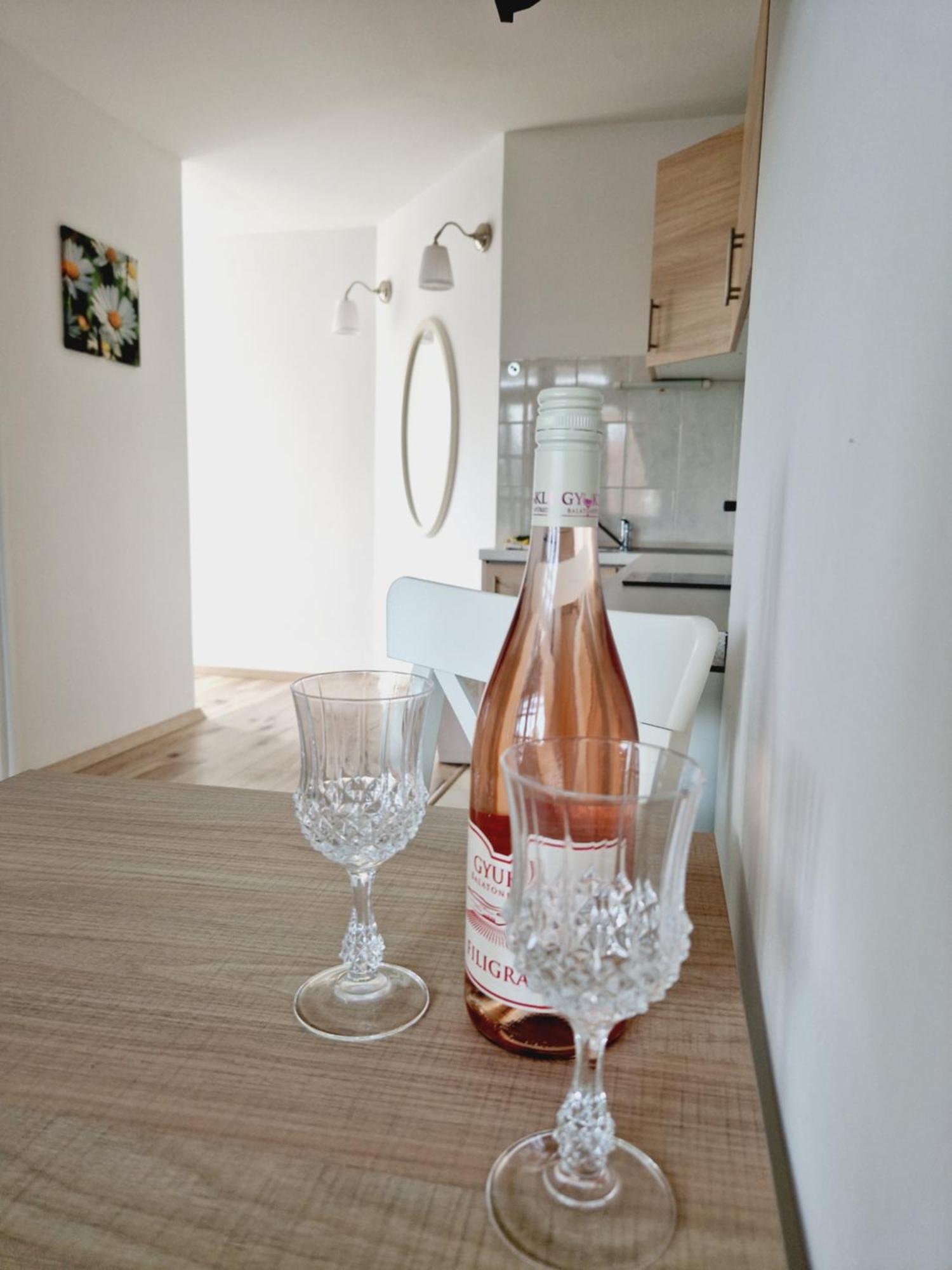 Balaton Apartman Fuered บาลาตอนฟือเรด ภายนอก รูปภาพ